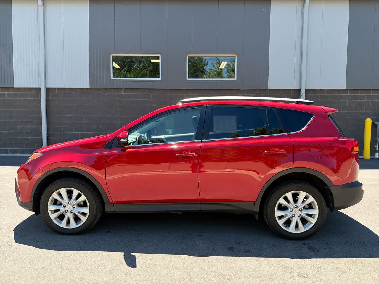 Thumbnail: 2015 Toyota RAV4 - 10
