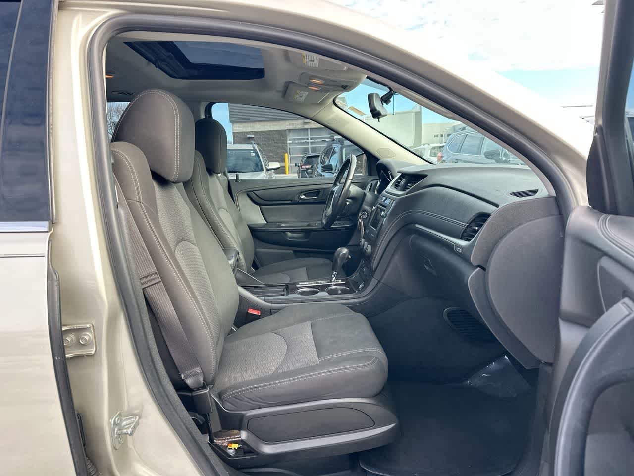 Thumbnail: 2017 Chevrolet Traverse - 28