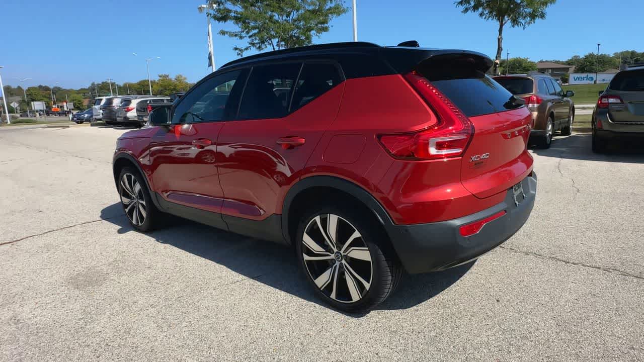 Thumbnail: 2022 Volvo XC40 - 6
