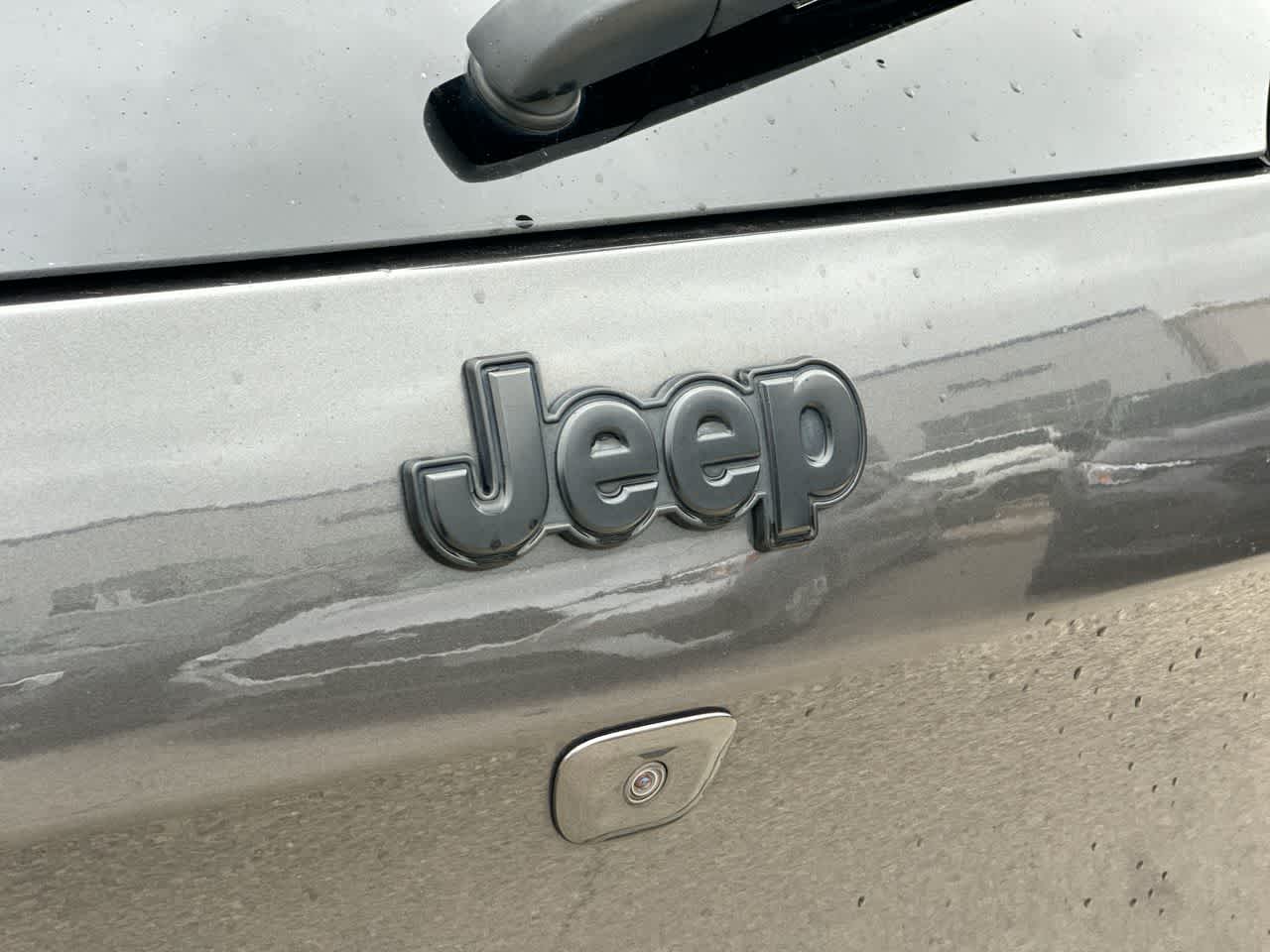 Thumbnail: 2016 Jeep Cherokee - 17