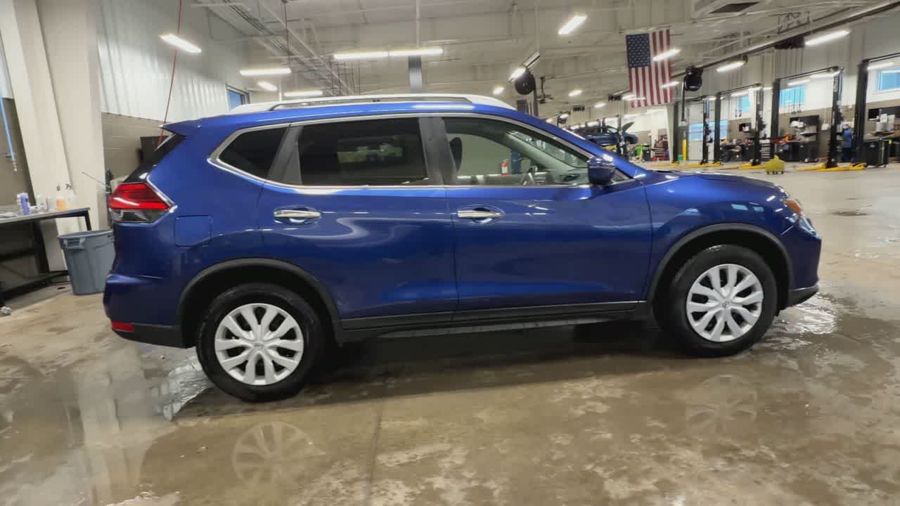 Thumbnail: 2017 Nissan Rogue - 9