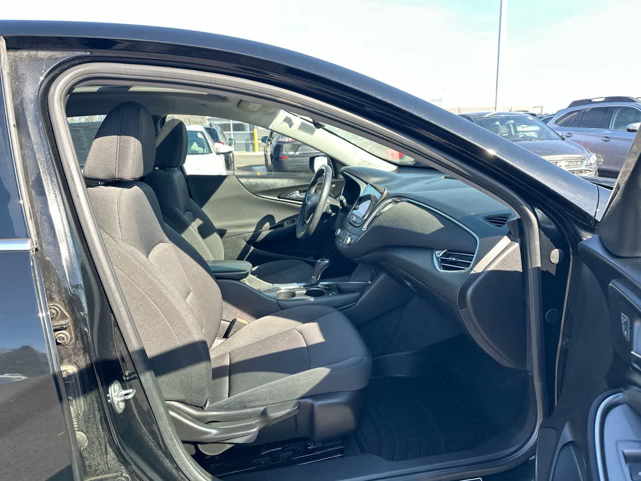 Thumbnail: 2017 Chevrolet Malibu - 27