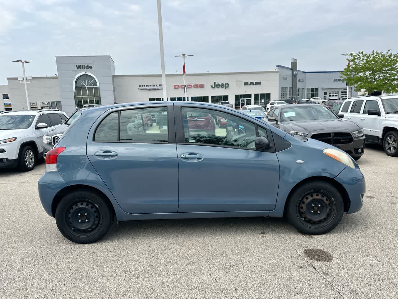 Thumbnail: 2010 Toyota Yaris - 14