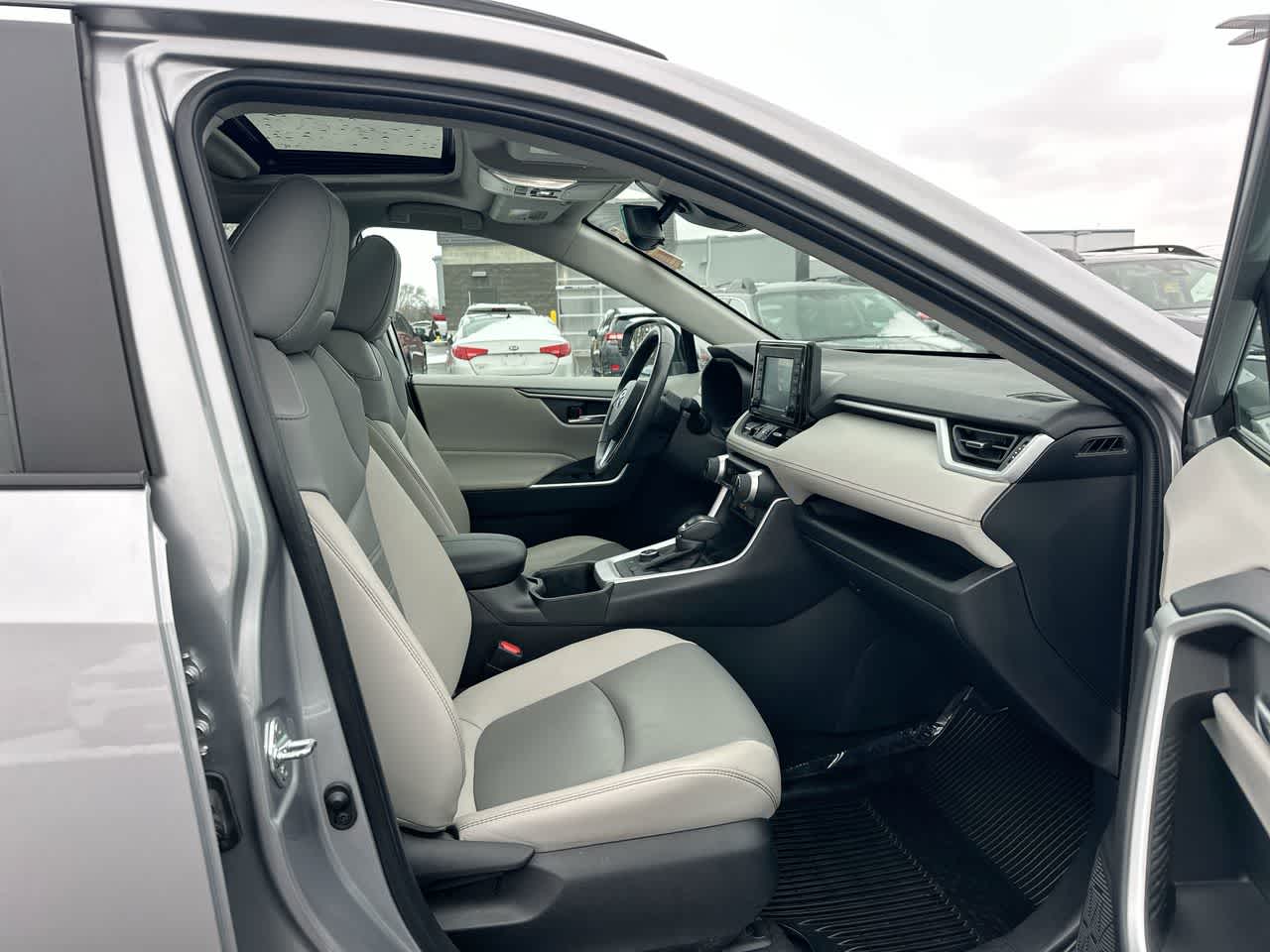 Thumbnail: 2022 Toyota RAV4 - 27