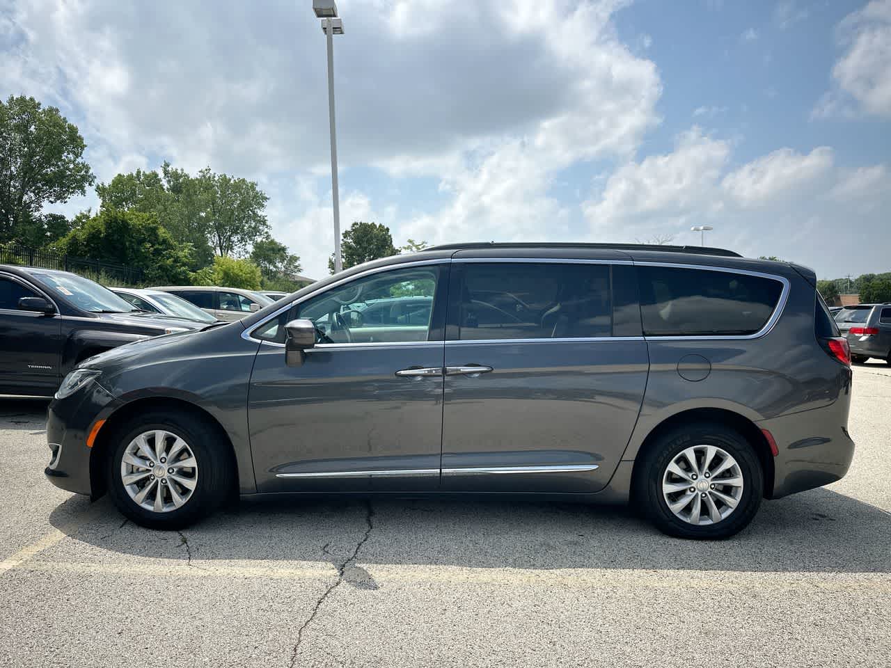 Thumbnail: 2017 Chrysler Pacifica - 13
