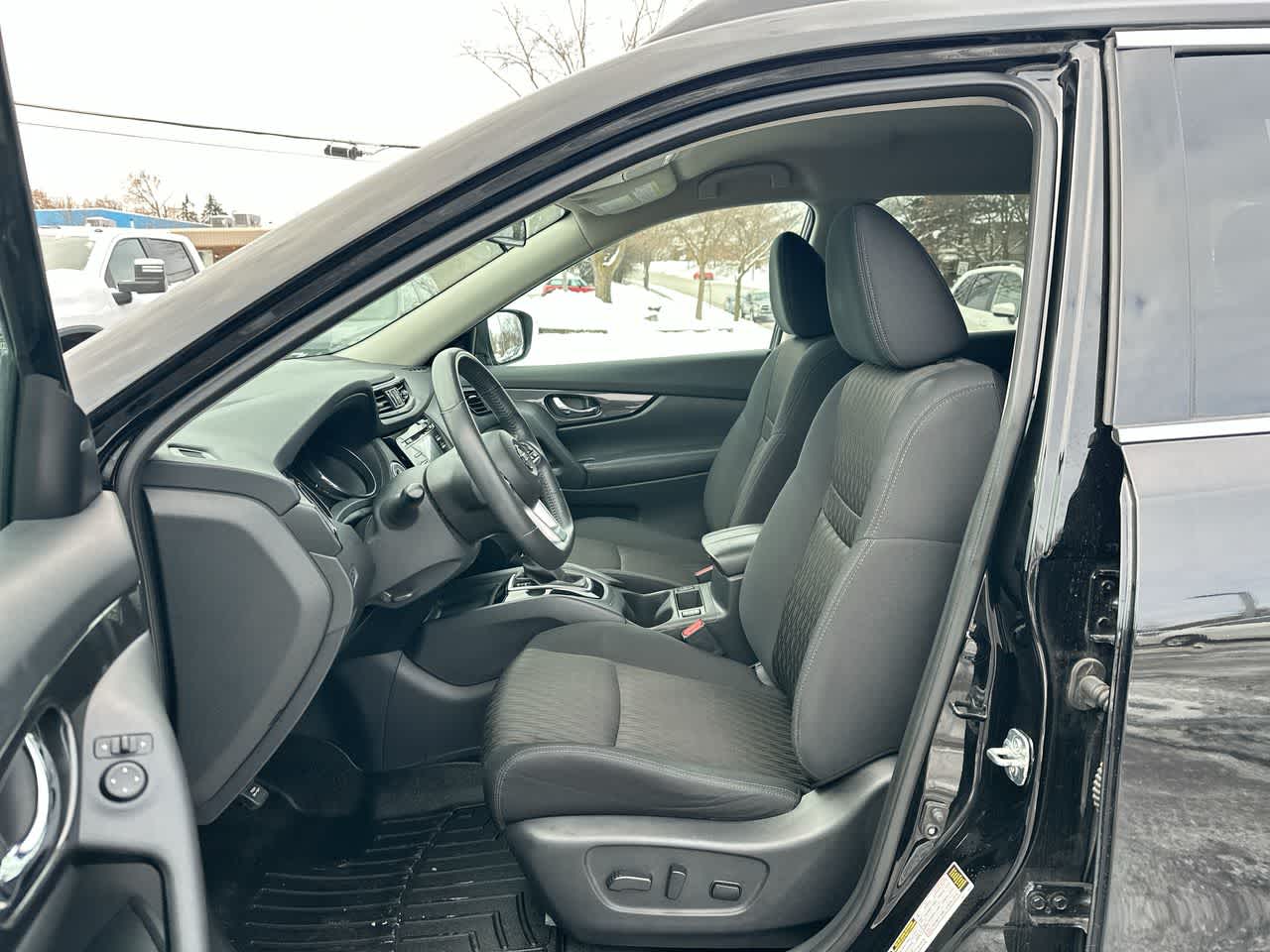 Thumbnail: 2017 Nissan Rogue - 21