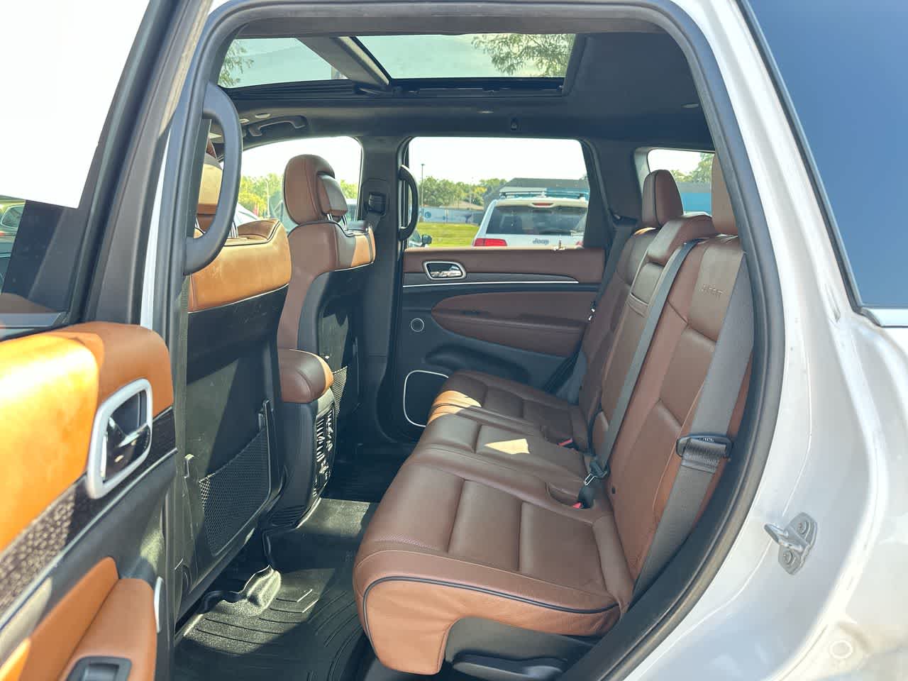 Thumbnail: 2020 Jeep Grand Cherokee - 25