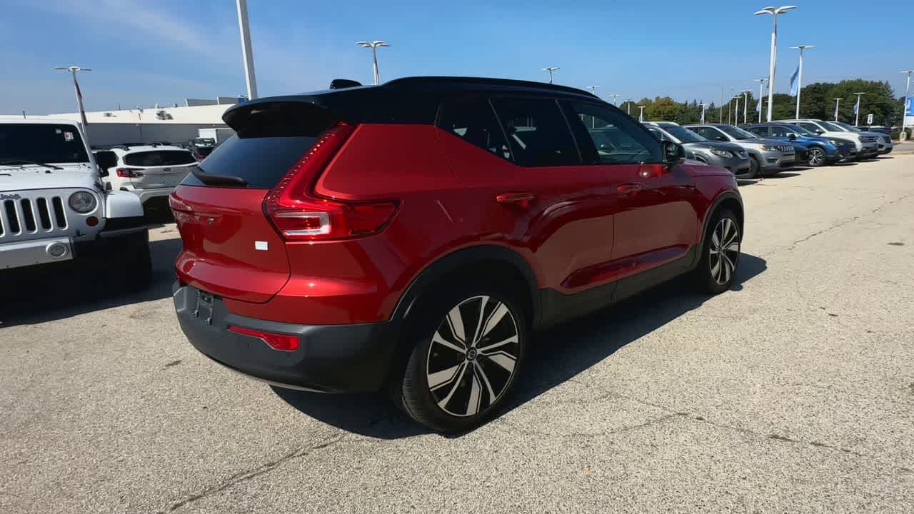 Thumbnail: 2022 Volvo XC40 - 8