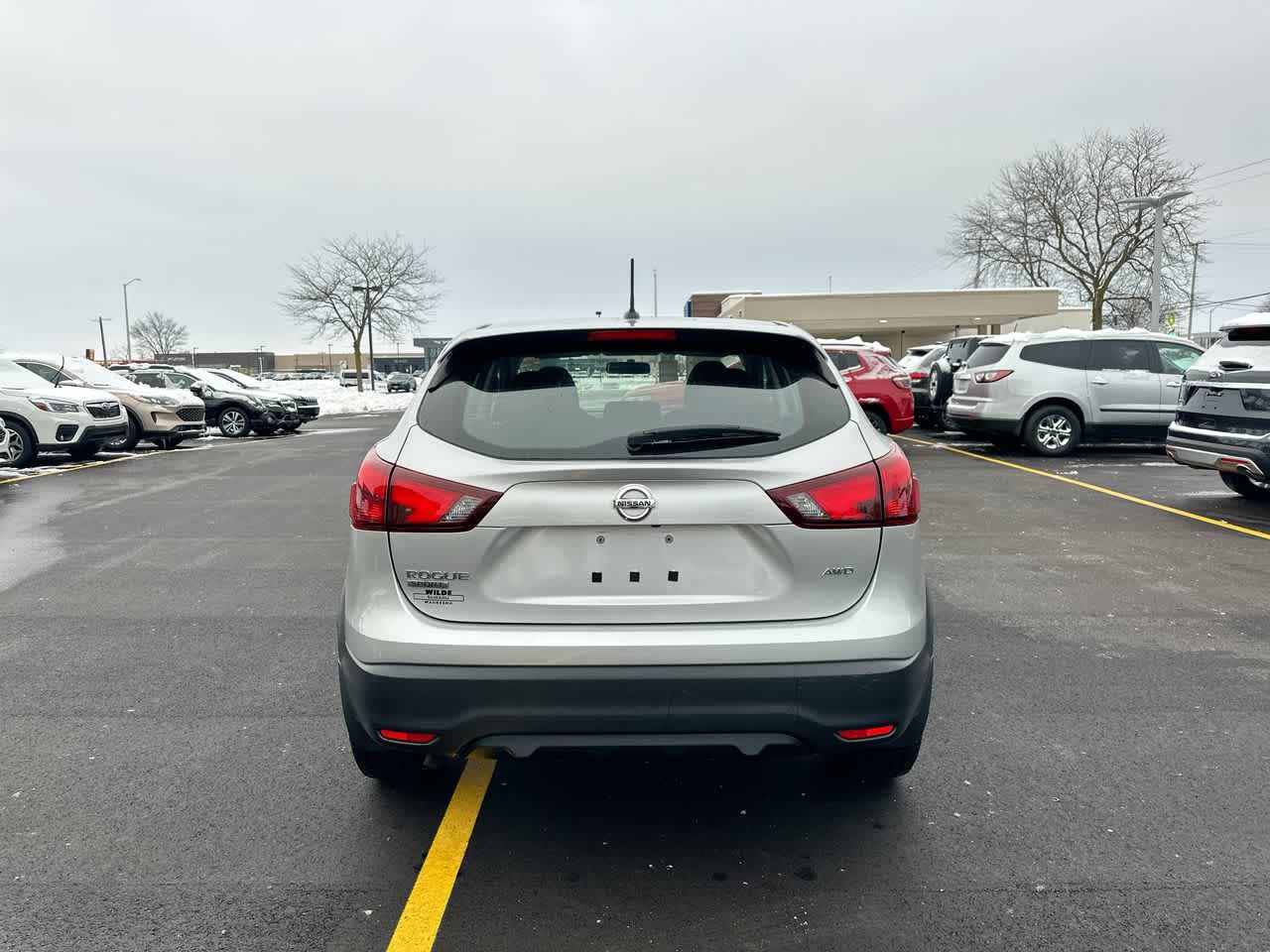 Thumbnail: 2017 Nissan Rogue Sport - 12