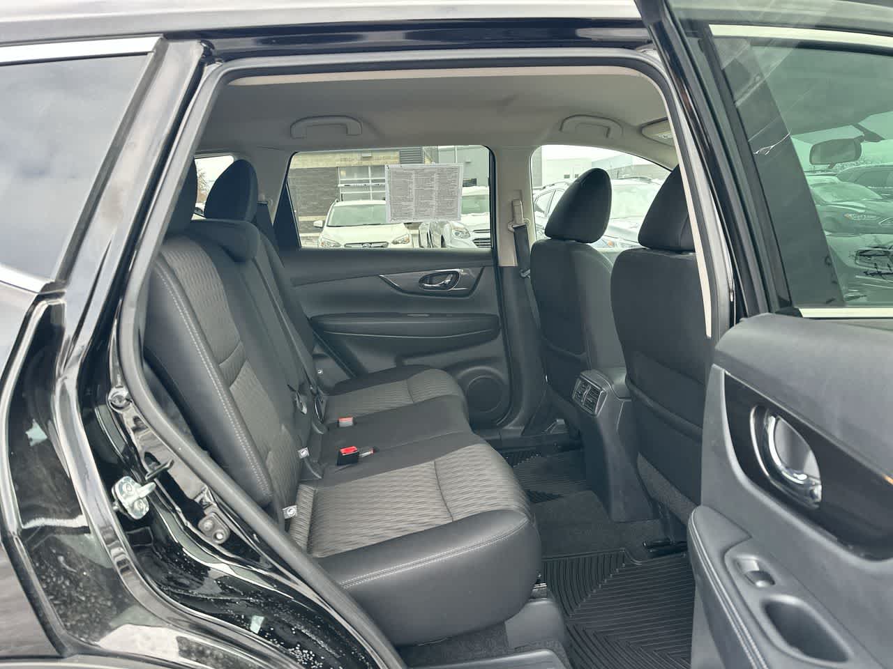 Thumbnail: 2017 Nissan Rogue - 25