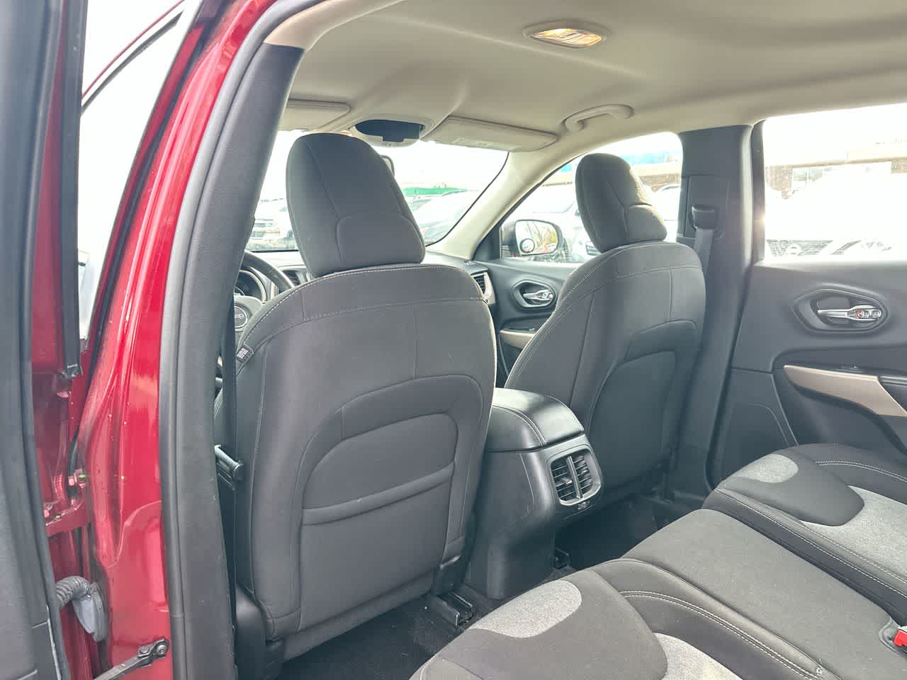 Thumbnail: 2017 Jeep Cherokee - 23