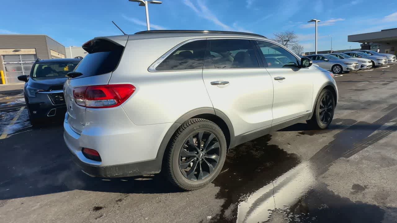 Thumbnail: 2019 Kia Sorento - 8