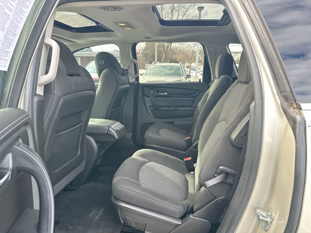 Thumbnail: 2017 Chevrolet Traverse - 25