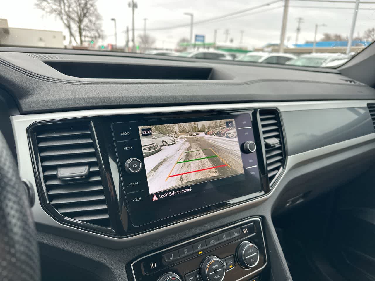 Thumbnail: 2022 Volkswagen Atlas - 32