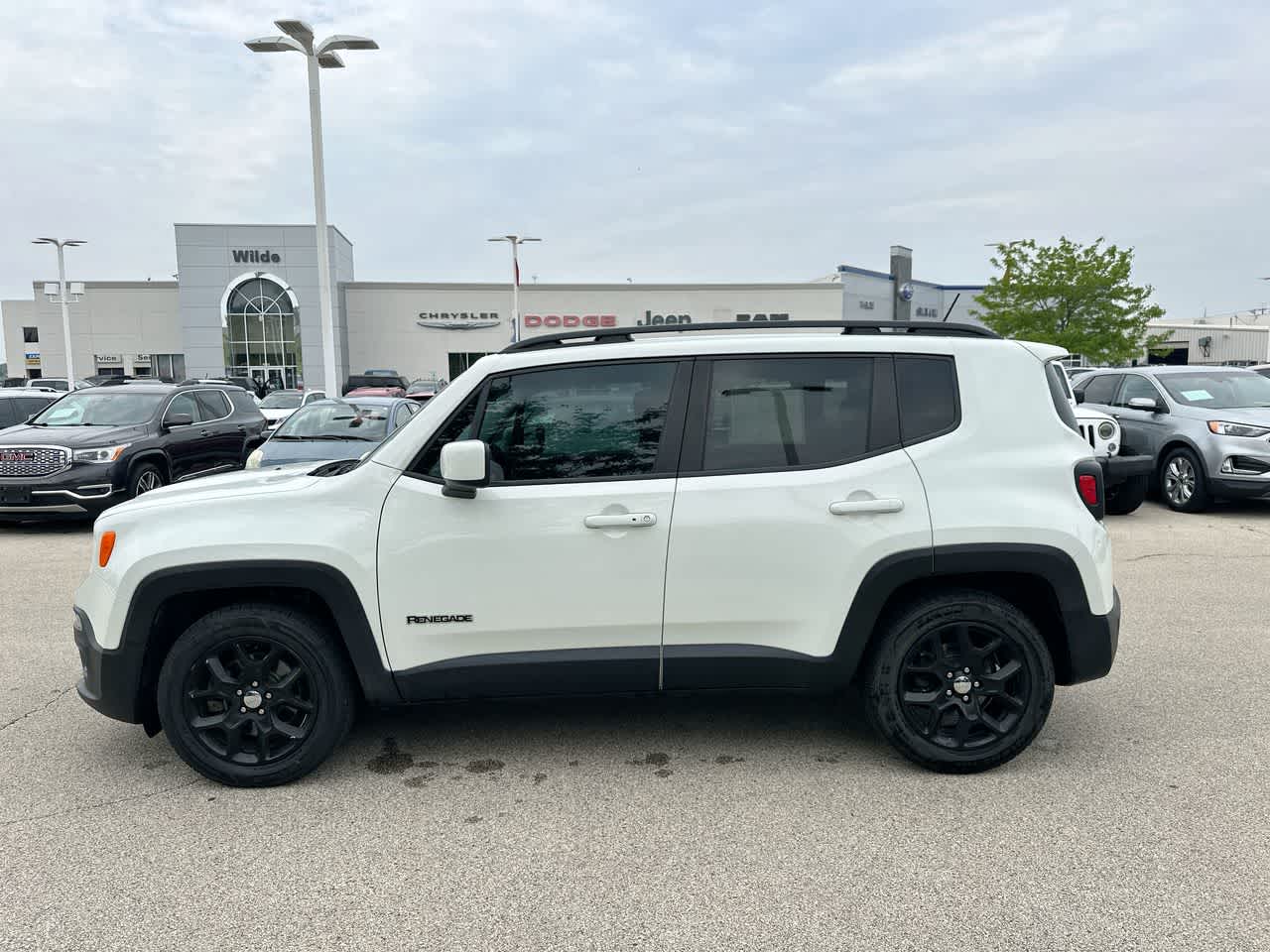 Thumbnail: 2016 Jeep Renegade - 10