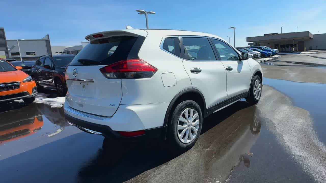 Thumbnail: 2017 Nissan Rogue - 8