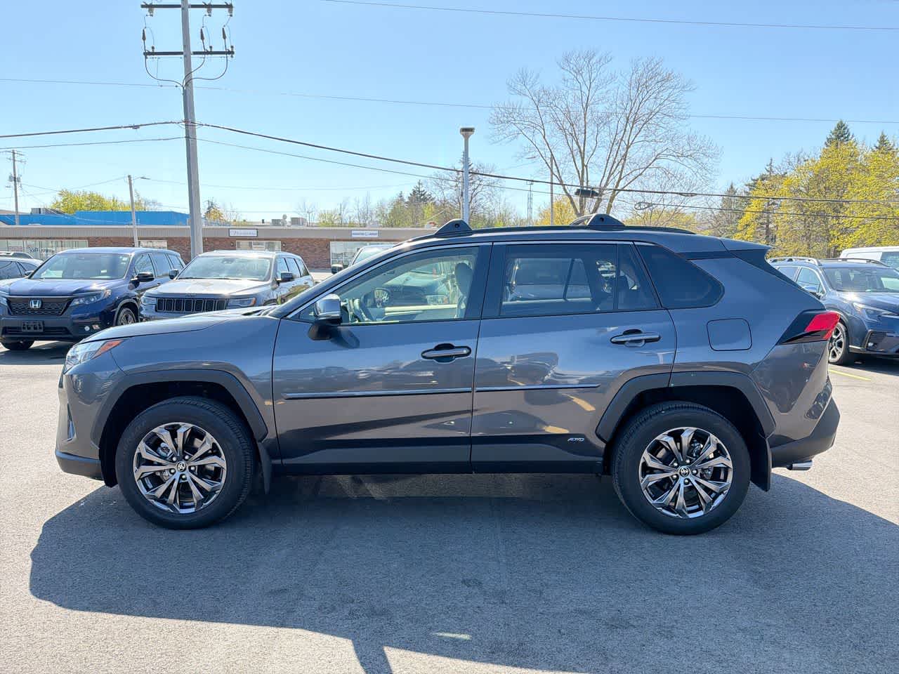 Thumbnail: 2025 Toyota RAV4 - 10