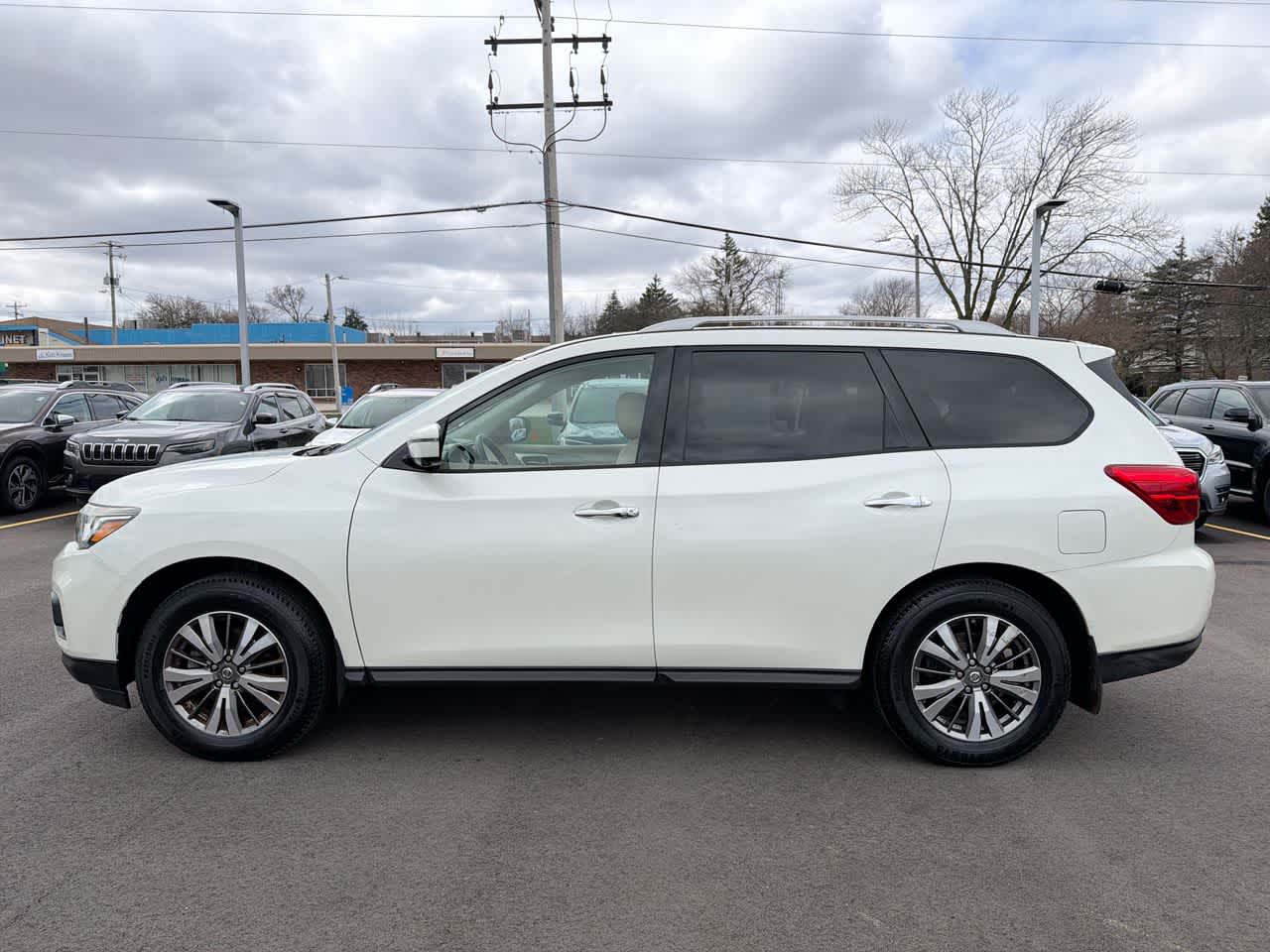 Thumbnail: 2018 Nissan Pathfinder - 10
