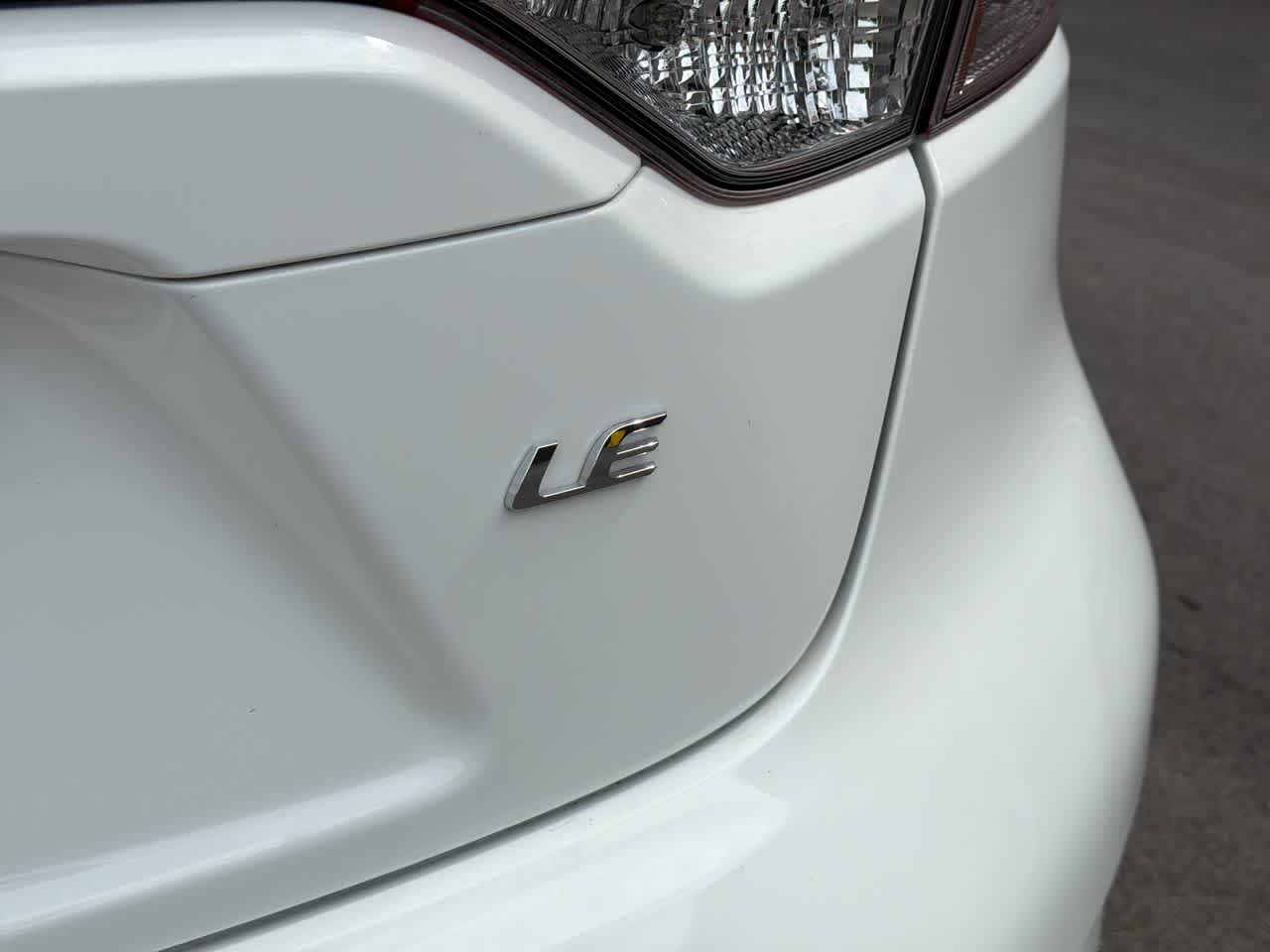 2021 Toyota Corolla LE - Photo 18