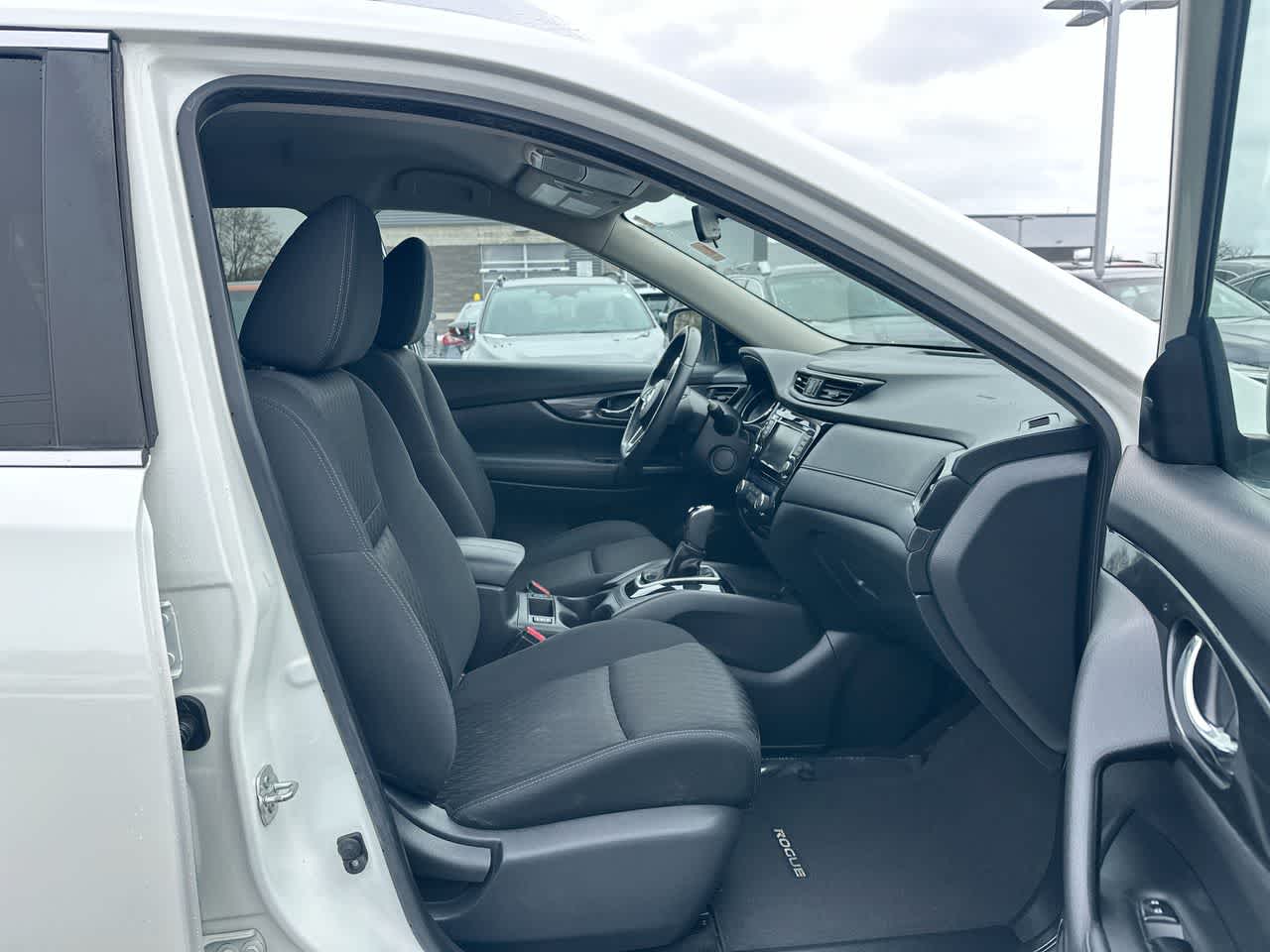 Thumbnail: 2018 Nissan Rogue - 26