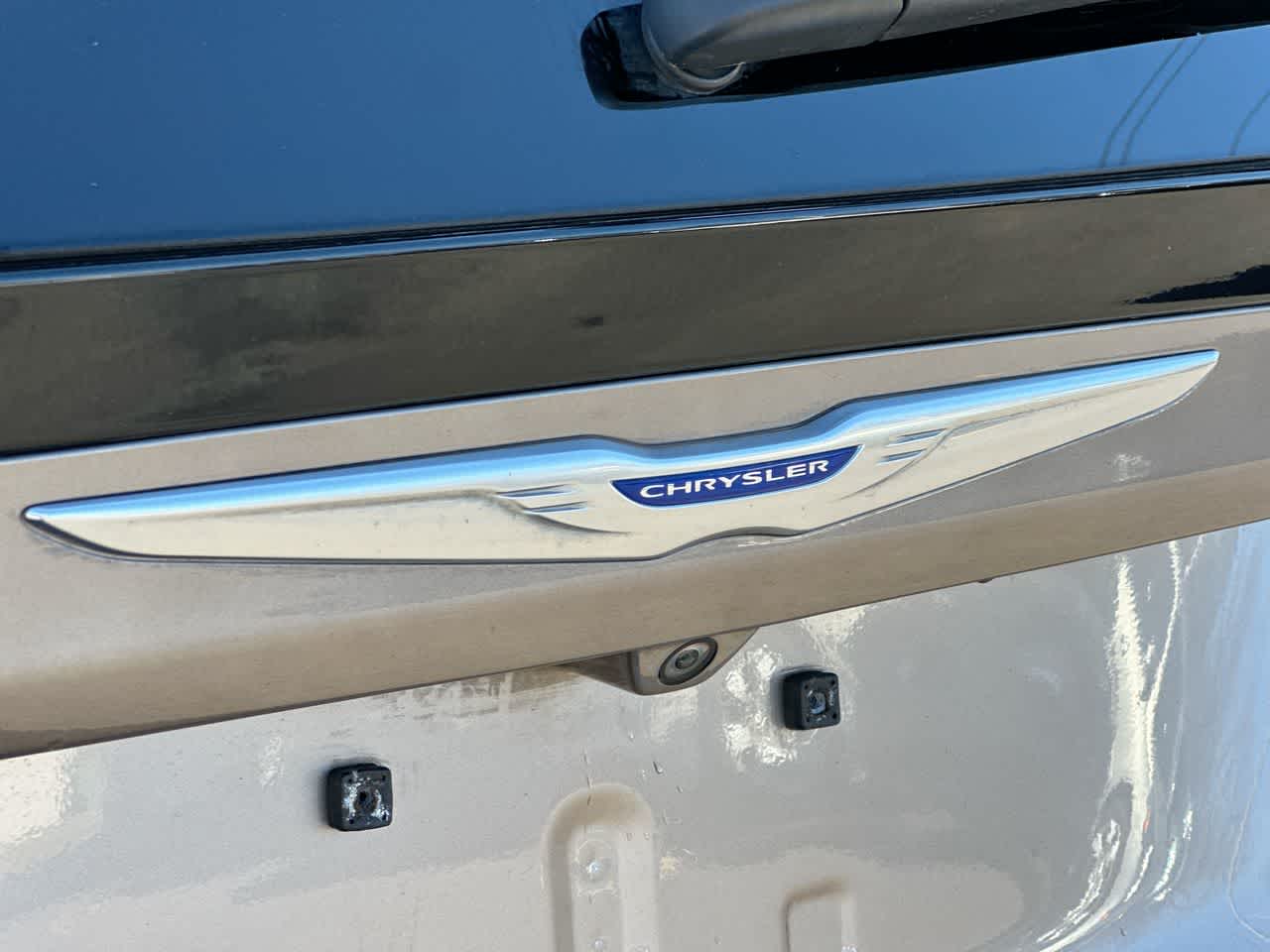 Thumbnail: 2018 Chrysler Pacifica - 17