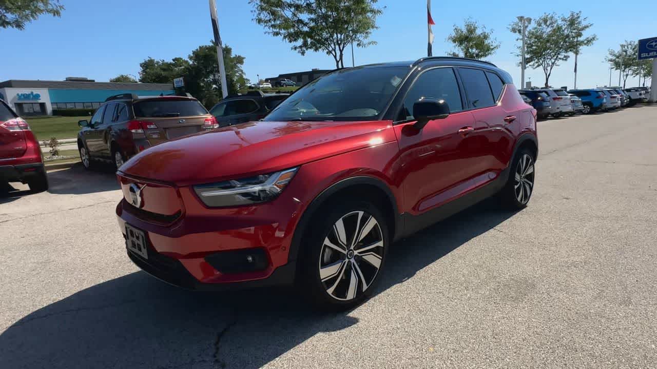 Thumbnail: 2022 Volvo XC40 - 4