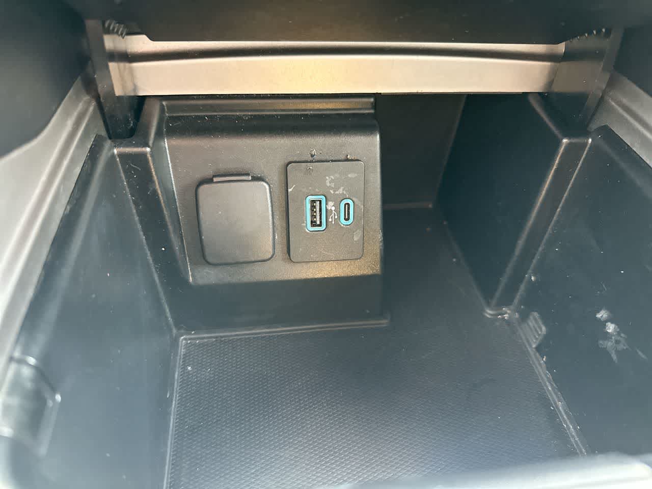 Thumbnail: 2020 Ford Explorer - 33