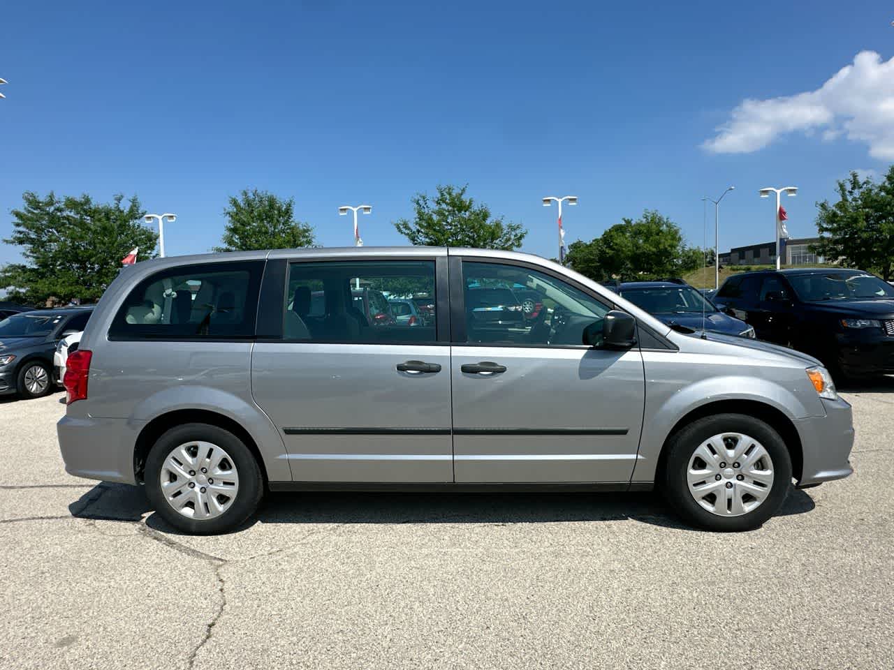 Thumbnail: 2016 Dodge Grand Caravan - 14