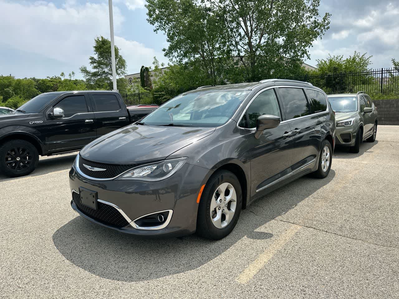 2017 Chrysler Pacifica  5