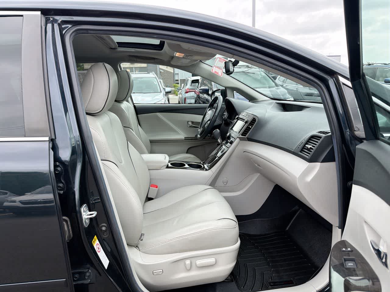 Thumbnail: 2014 Toyota Venza - 27