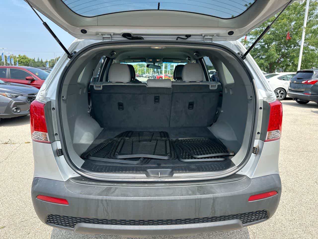Thumbnail: 2011 Kia Sorento - 34