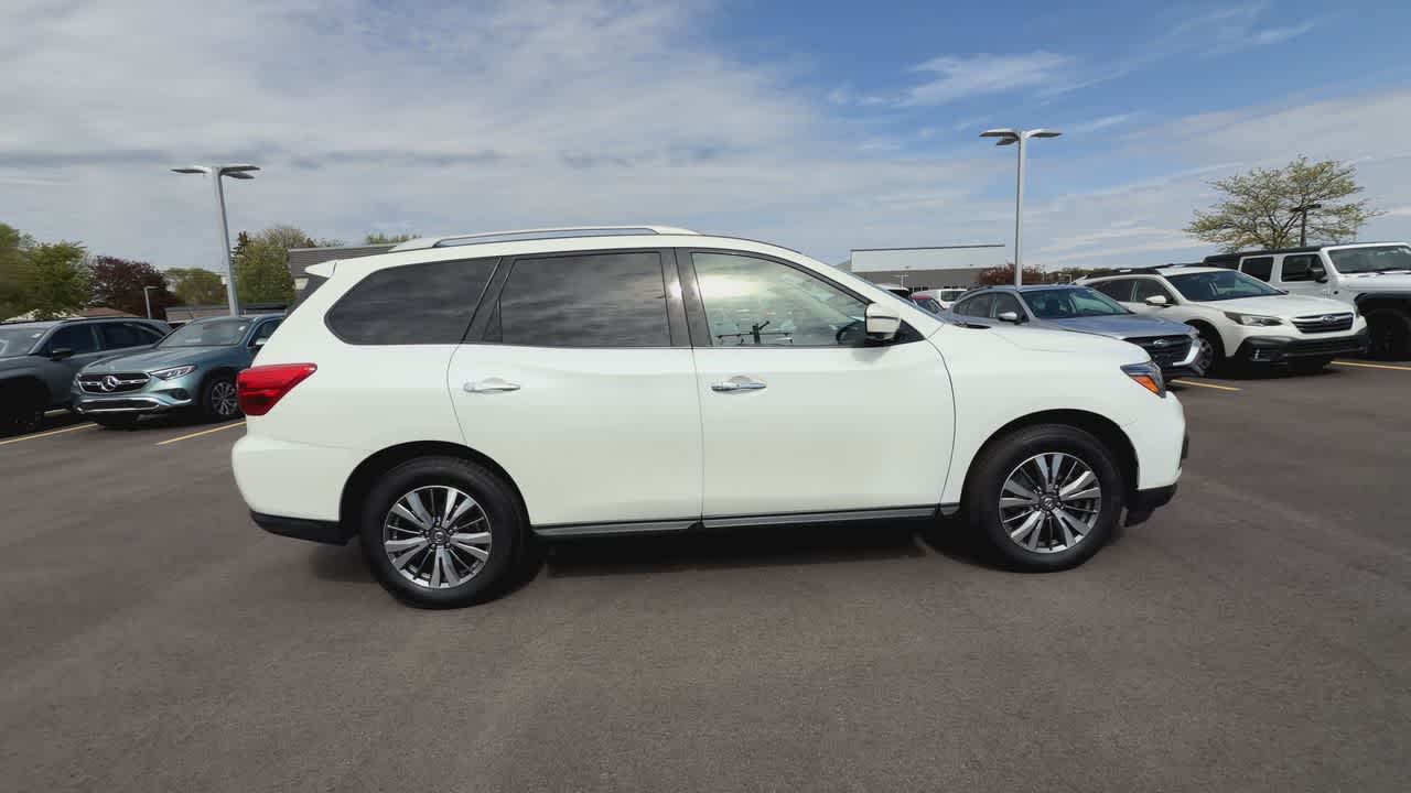 Thumbnail: 2019 Nissan Pathfinder - 9