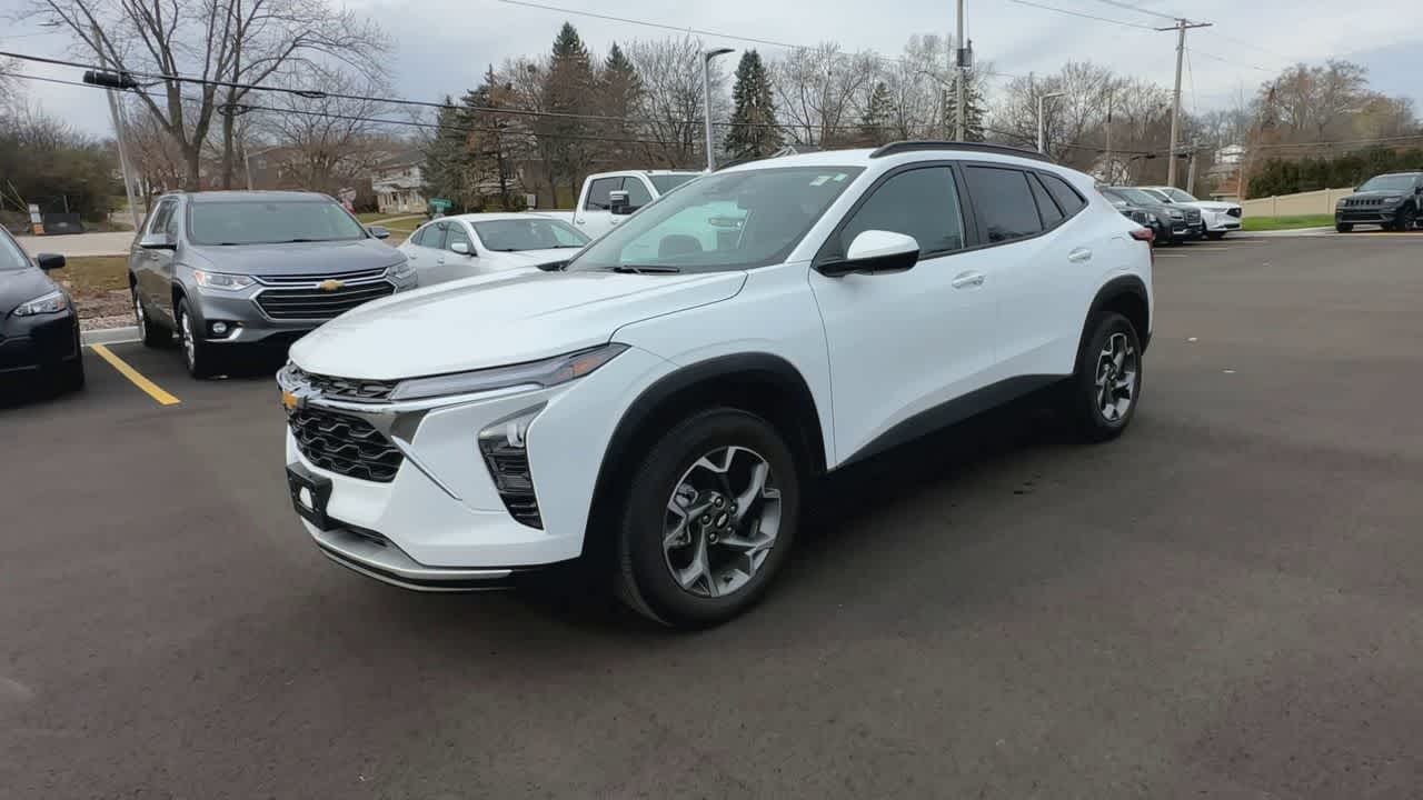 Thumbnail: 2025 Chevrolet Trax - 4