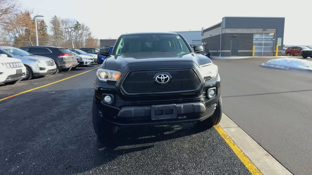 Thumbnail: 2016 Toyota Tacoma - 3