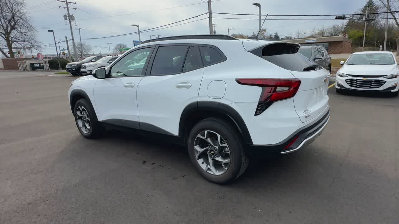 Thumbnail: 2025 Chevrolet Trax - 6