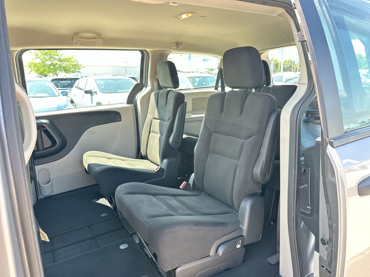 Thumbnail: 2016 Dodge Grand Caravan - 24