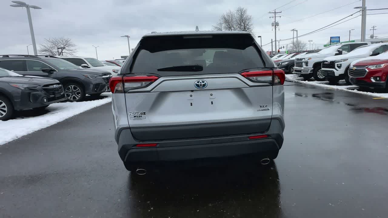 Thumbnail: 2022 Toyota RAV4 - 7