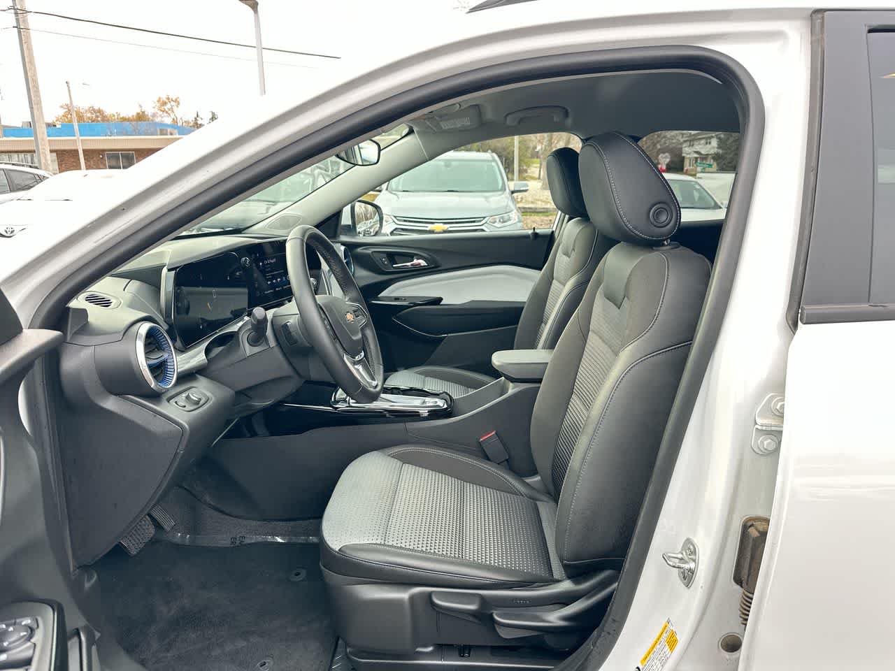 Thumbnail: 2025 Chevrolet Trax - 21