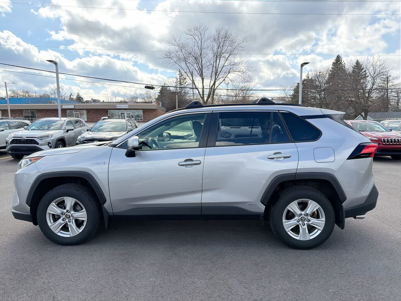 Thumbnail: 2020 Toyota RAV4 - 10