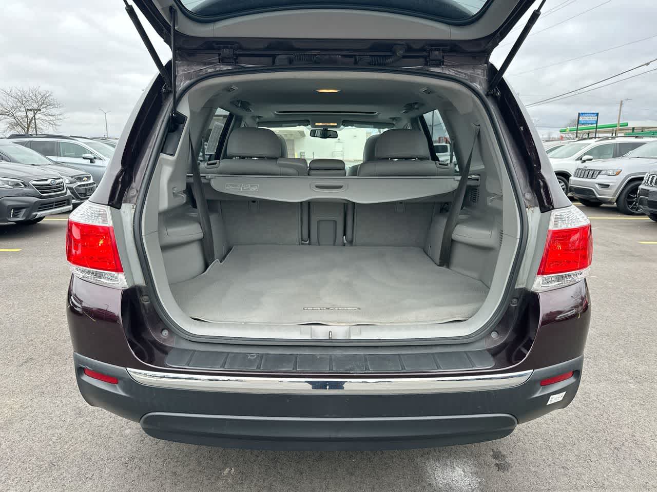 Thumbnail: 2013 Toyota Highlander - 37