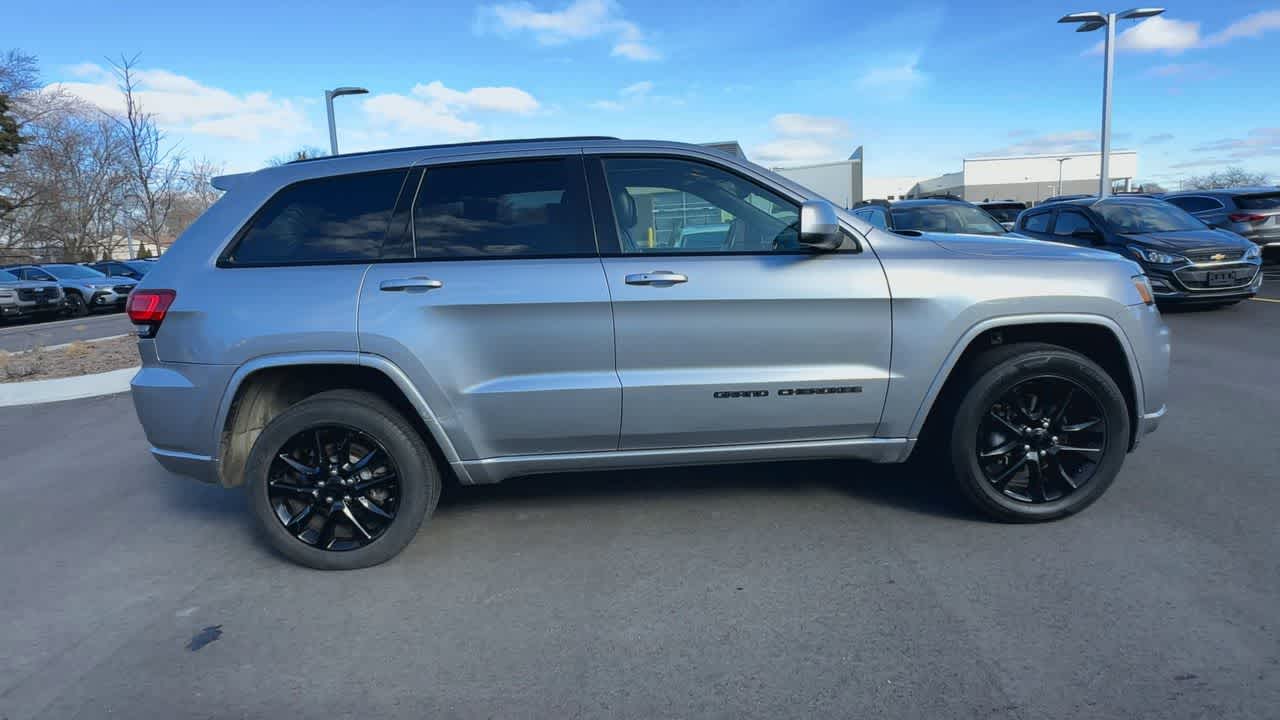 Thumbnail: 2018 Jeep Grand Cherokee - 9