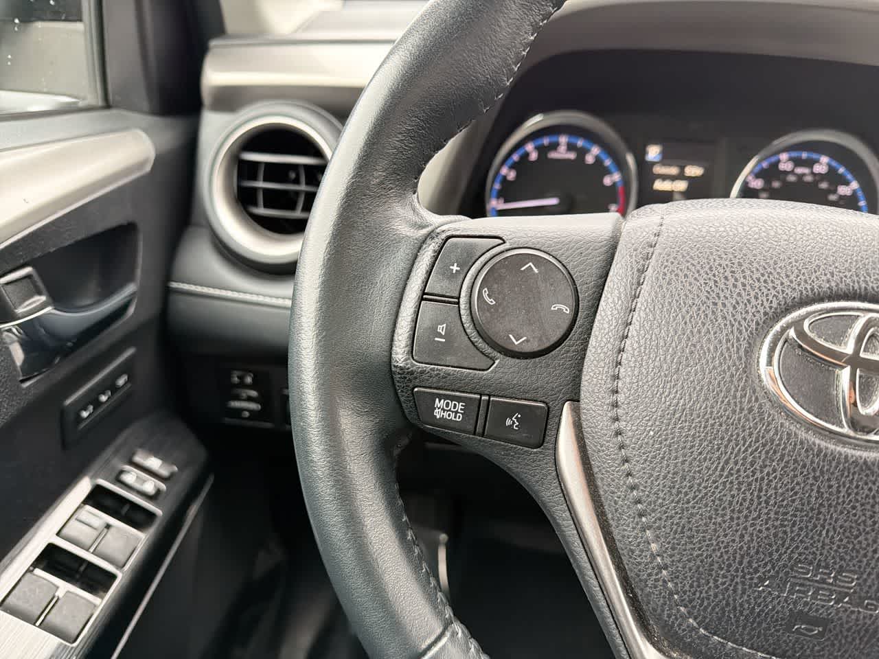 Thumbnail: 2016 Toyota RAV4 - 29