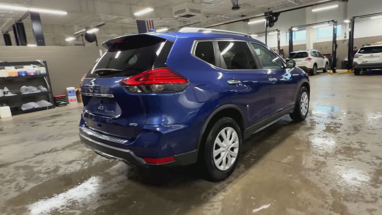 Thumbnail: 2017 Nissan Rogue - 8