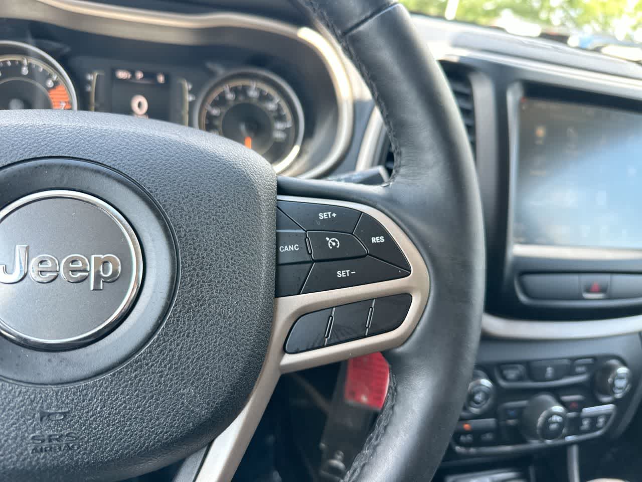 Thumbnail: 2017 Jeep Cherokee - 29