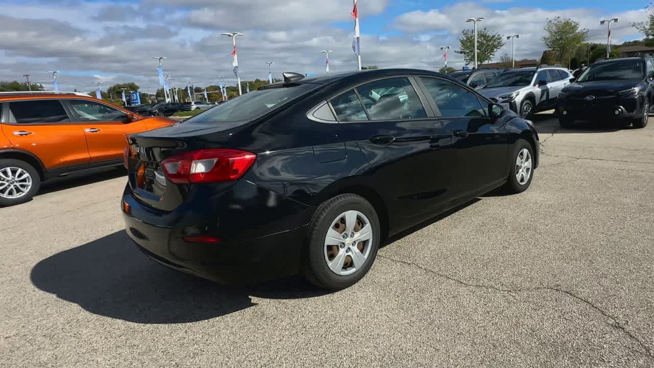 Thumbnail: 2016 Chevrolet Cruze - 8