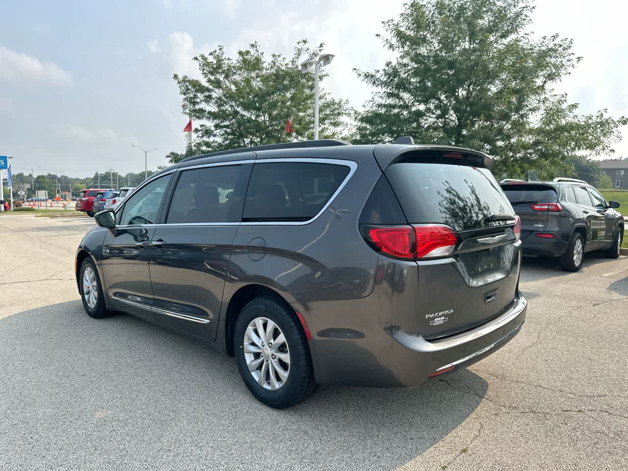 Thumbnail: 2017 Chrysler Pacifica - 11