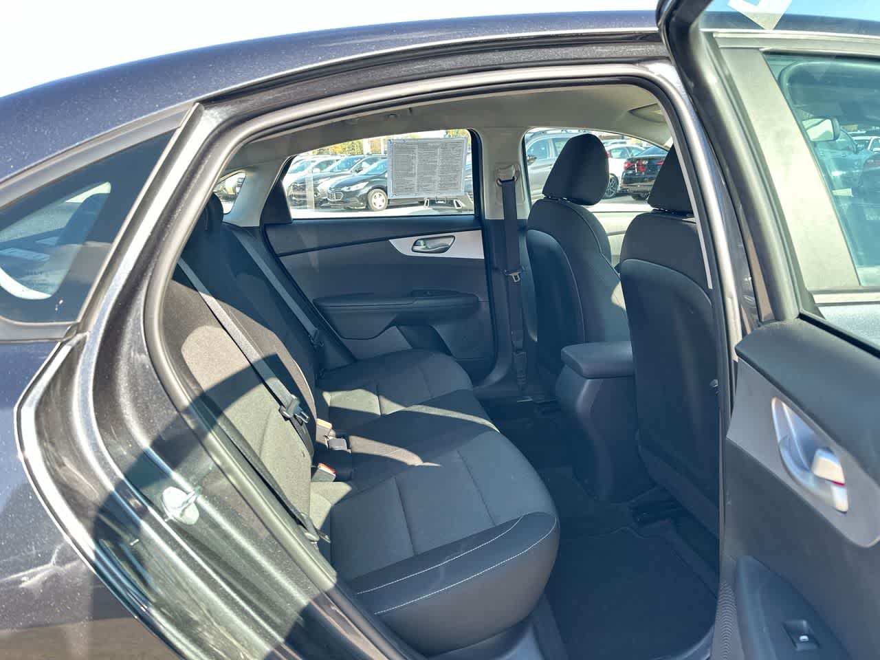 Thumbnail: 2022 Kia Forte - 25