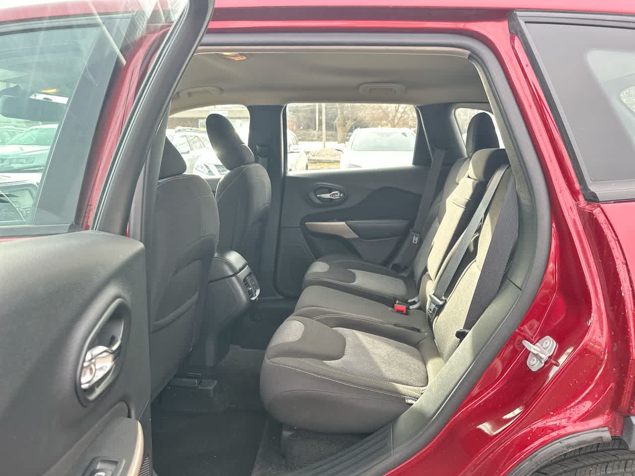 Thumbnail: 2017 Jeep Cherokee - 24