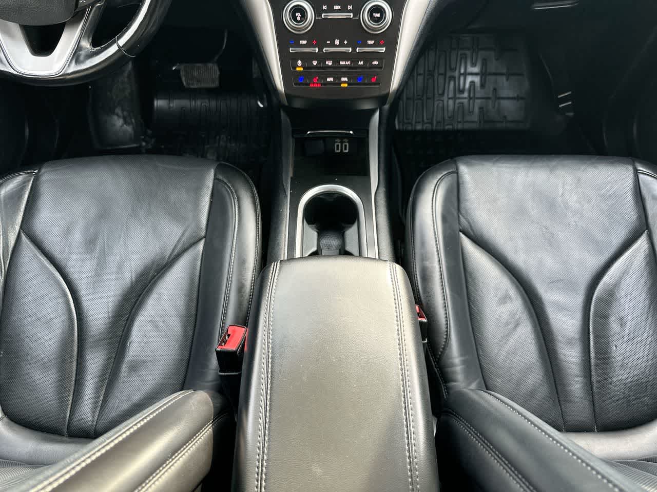 Thumbnail: 2019 Lincoln MKC - 28