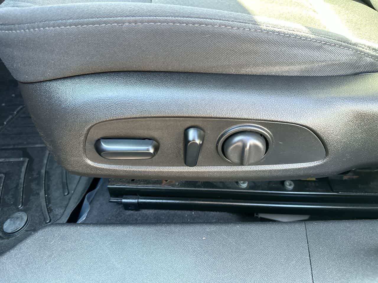 Thumbnail: 2017 Chevrolet Malibu - 22